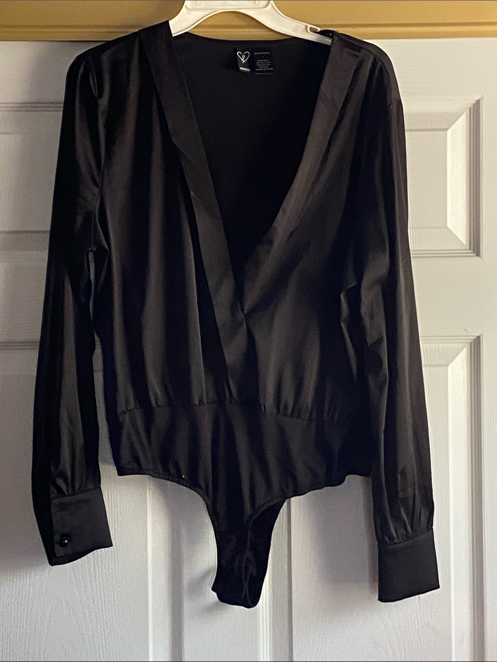Size Large Windsor Black Long-Sleeve V-Neck Bodysuit